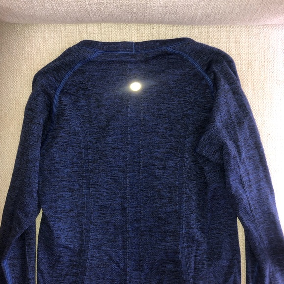 LULULEMON SWIFTLY TECH LONG SLEEVE 2.0💙🍋 - Picture 8 of 10